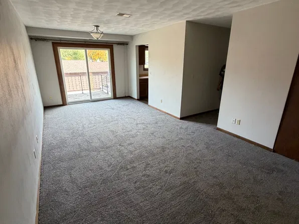 612 Agnes St APT 4, Owatonna, MN 55060