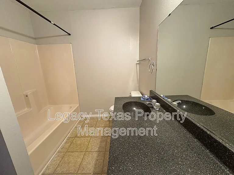 1401 Courtney Pl #C — Photo 15