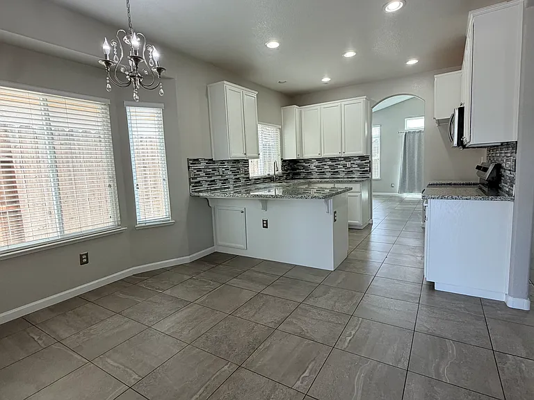 3920 Mountain View Rd — Photo 4