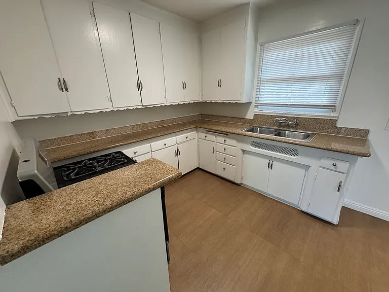 902 Alandele Ave #902 — Photo 19