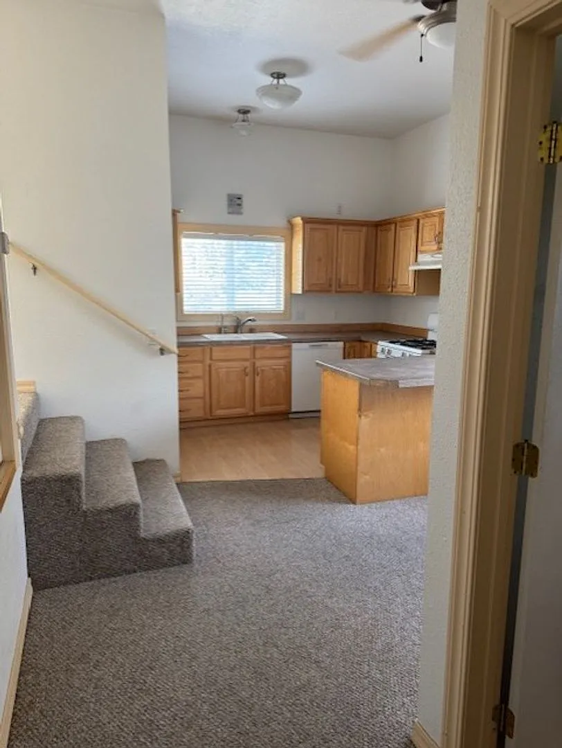 242 - 330 W Walnut St — Photo 2