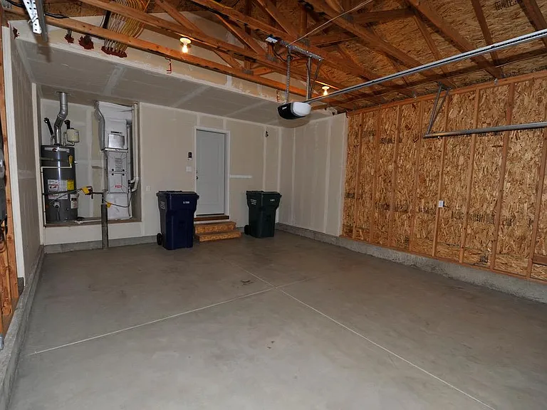 1288 N Pyroclast St — Photo 21
