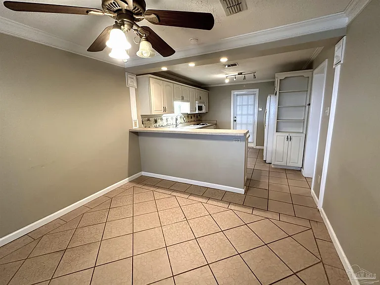 305 Colbert Ave — Photo 4