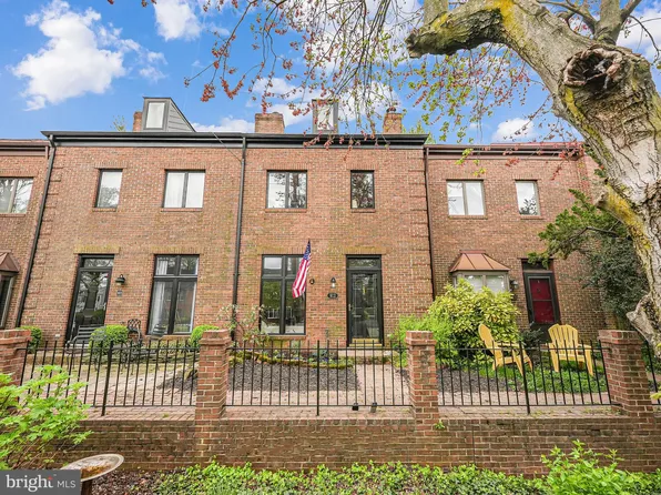 912 Franklin St, Alexandria, VA 22314