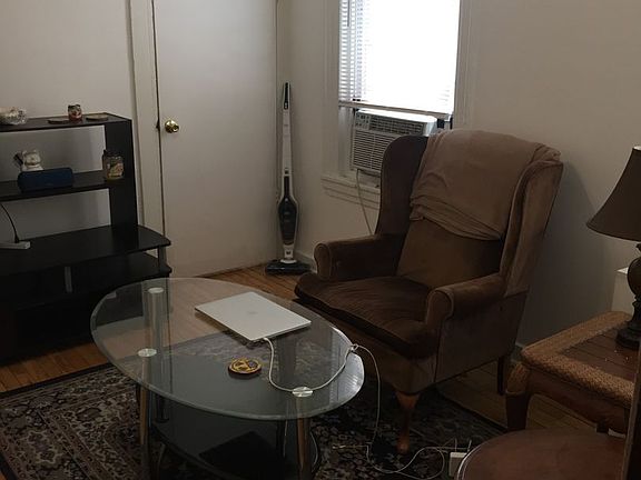 3rd image of 1930 Bainbridge St APT 1R