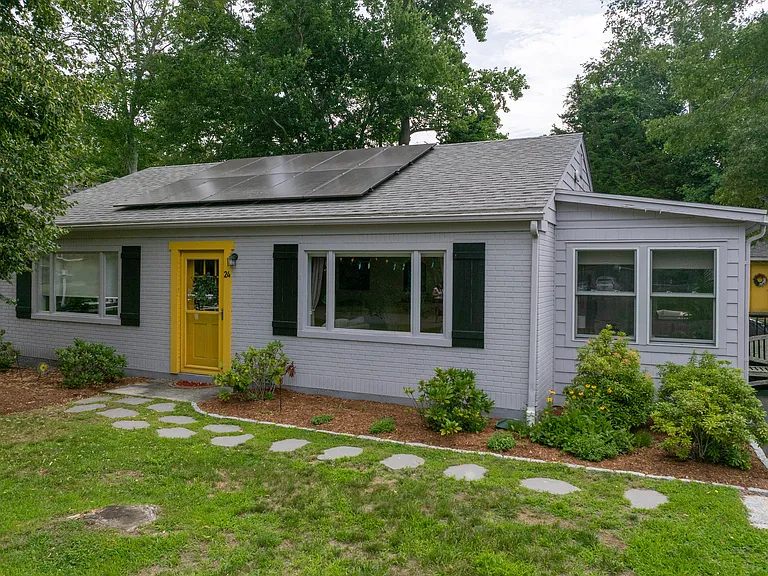 24 Hamilton Dr — Photo 2