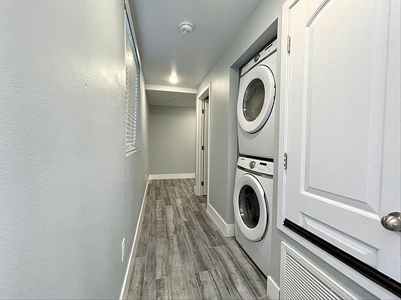 4th image of 960 S Breed St #1/2