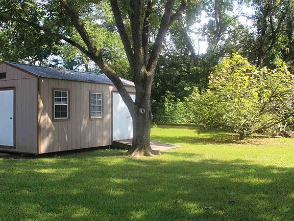 4th image of 637 Mary Ann Dr