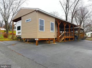 9 & 10 Jollywood Rd, Falling Waters, WV 25419