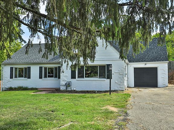 2nd image of 460 Pedretti Ave