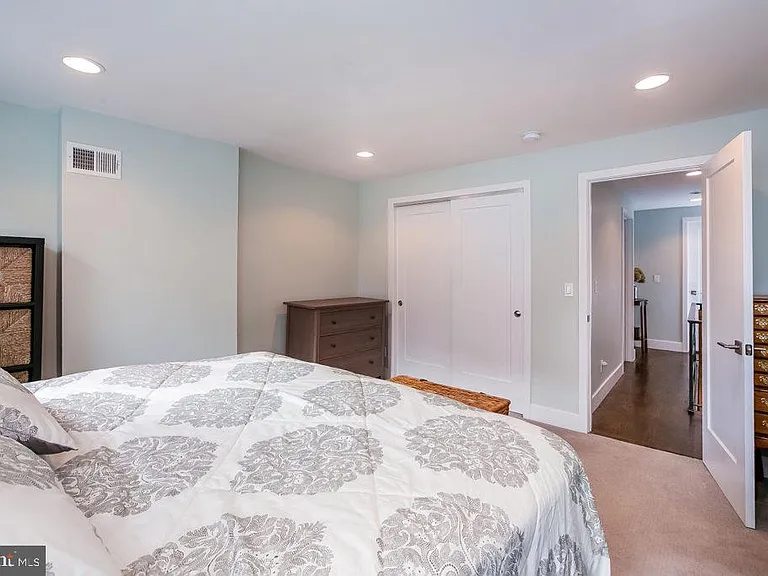 2233 Latona St — Photo 10