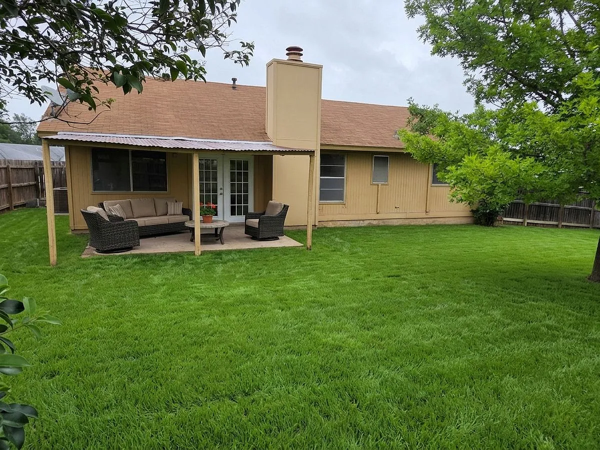 3 bed, 1062 sqft, $1,600 — Photo 4