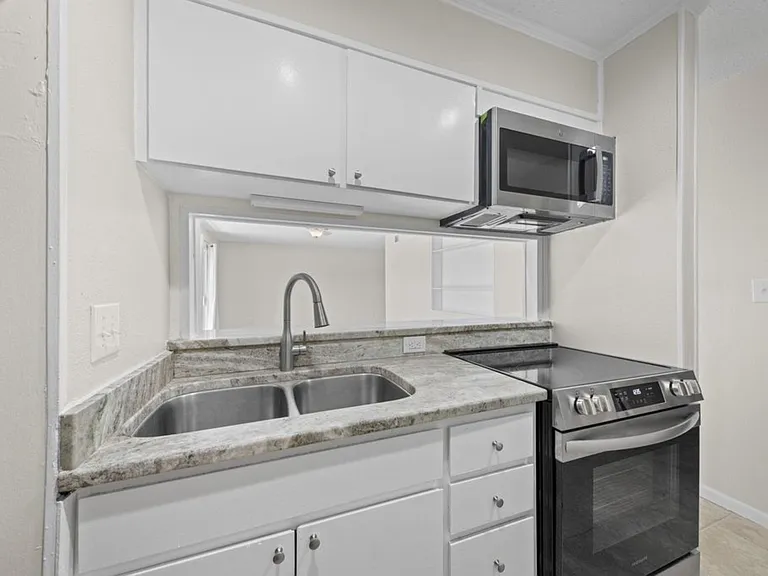 406 Marshall Ct NW #7 — Photo 15