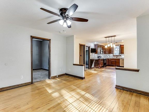 5th image of 720 E 8th Ave