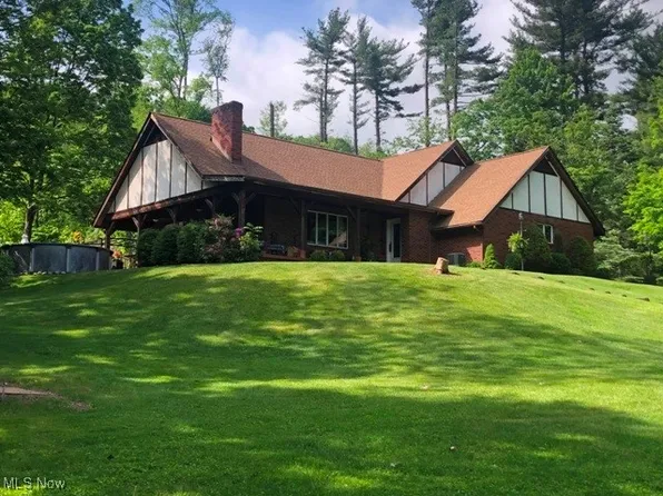 359 Boyce Dr, Chester, WV 26034