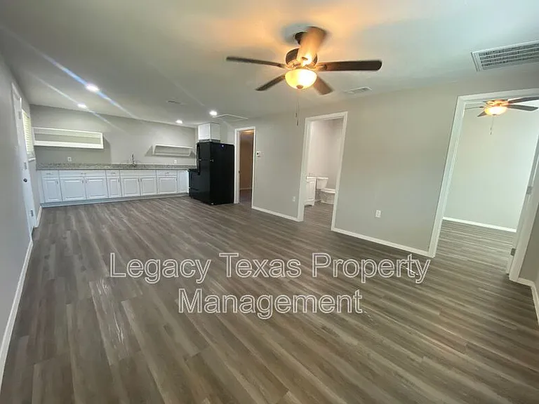 1113 S Walnut St #A — Photo 18