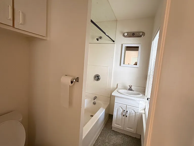 17 Center St #2B — Photo 3