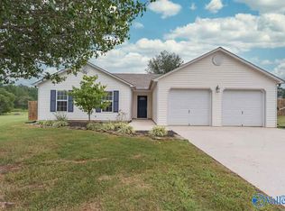 123 Meadow Green Dr, New Market, AL 35761