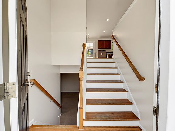 4th image of 85 Lofty Cir
