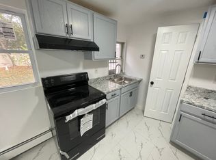 87 Mohawk Ave, Deer Park, NY 11729