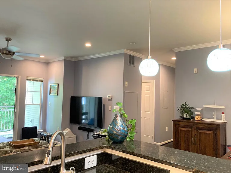 1509 N Point Dr #303 — Photo 7