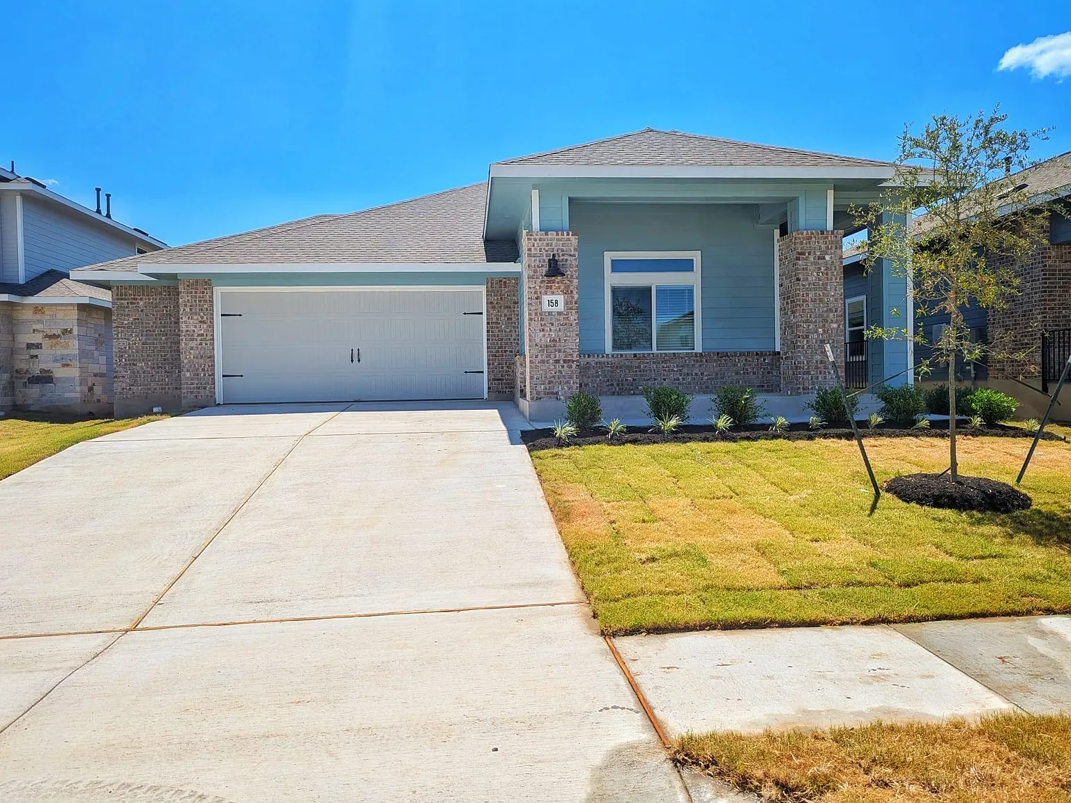 4 bed, 2.0 bath, 2031 sqft, $2,299 — Photo 2