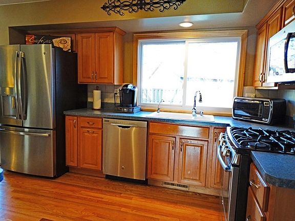 5th image of 580 Lakeview Ct