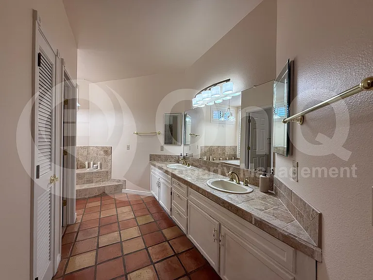 2000 E Campbell Ter — Photo 18