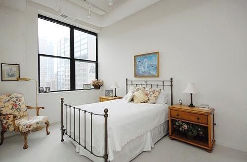 5th image of 547 S Clark St #P12