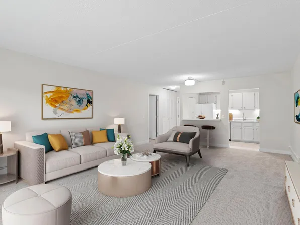 10511 Cedar Lake Rd APT 213, Minnetonka, MN 55305