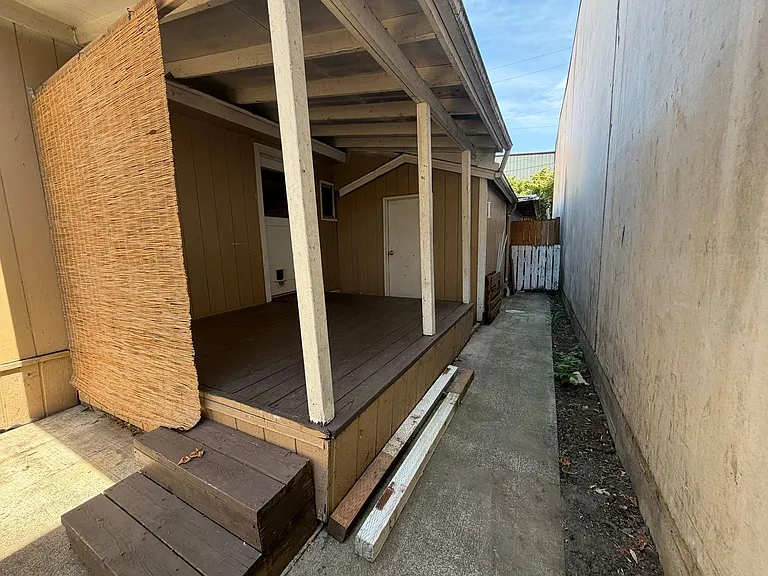 855 SE Flint St — Photo 15