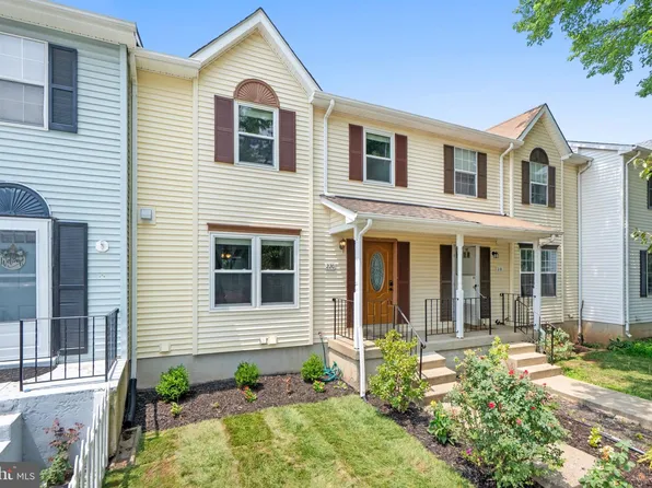 220 Meadows Ln NE, Leesburg, VA 20176