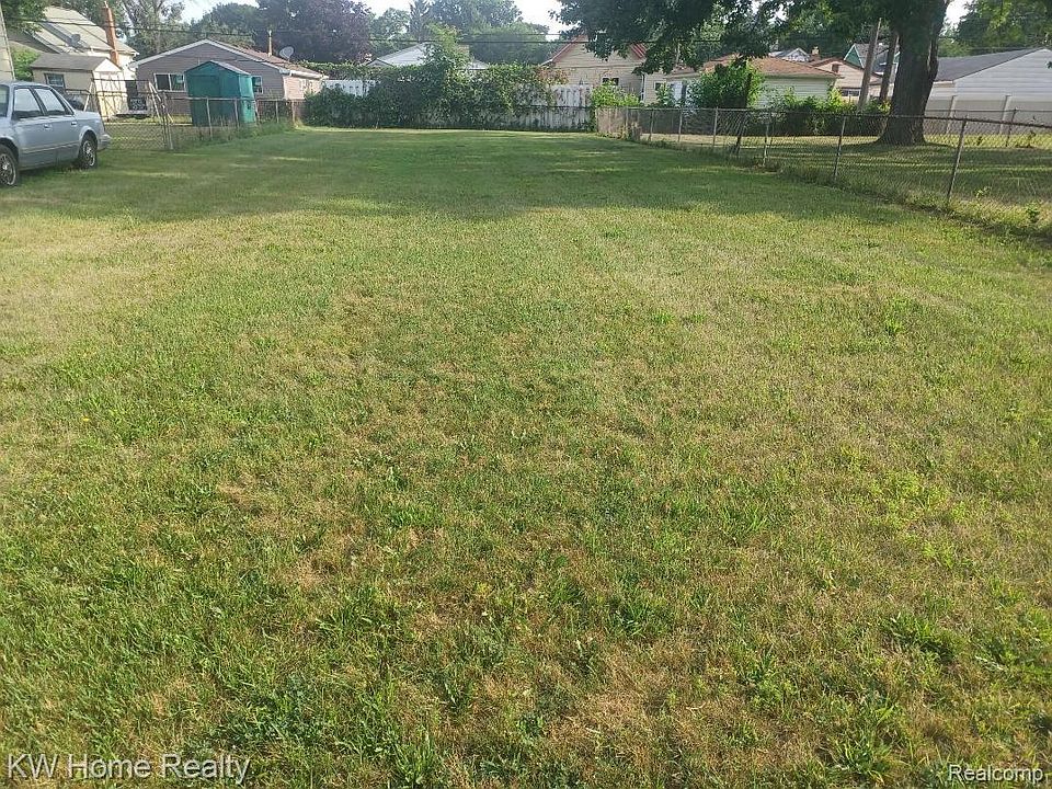 2nd image of 1147 E Granet Ave