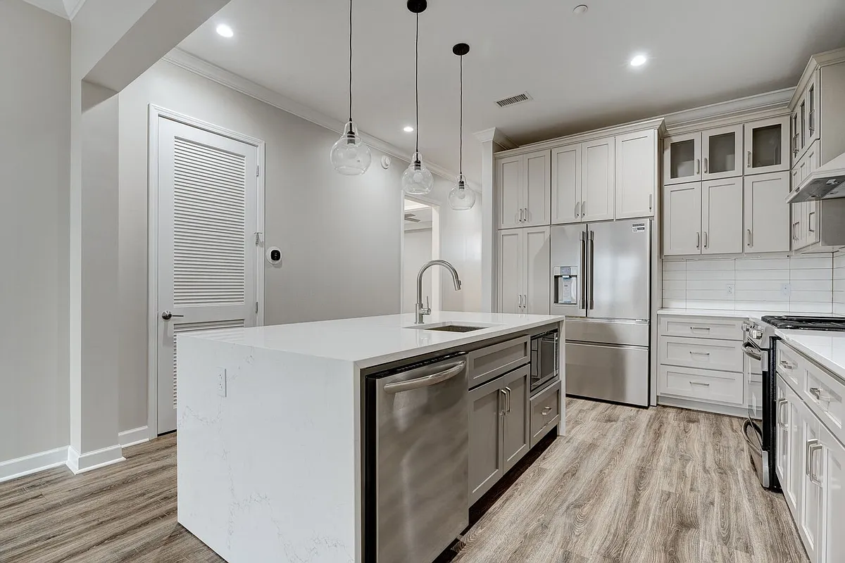 Building Photo - 160 Morrow Ave #208