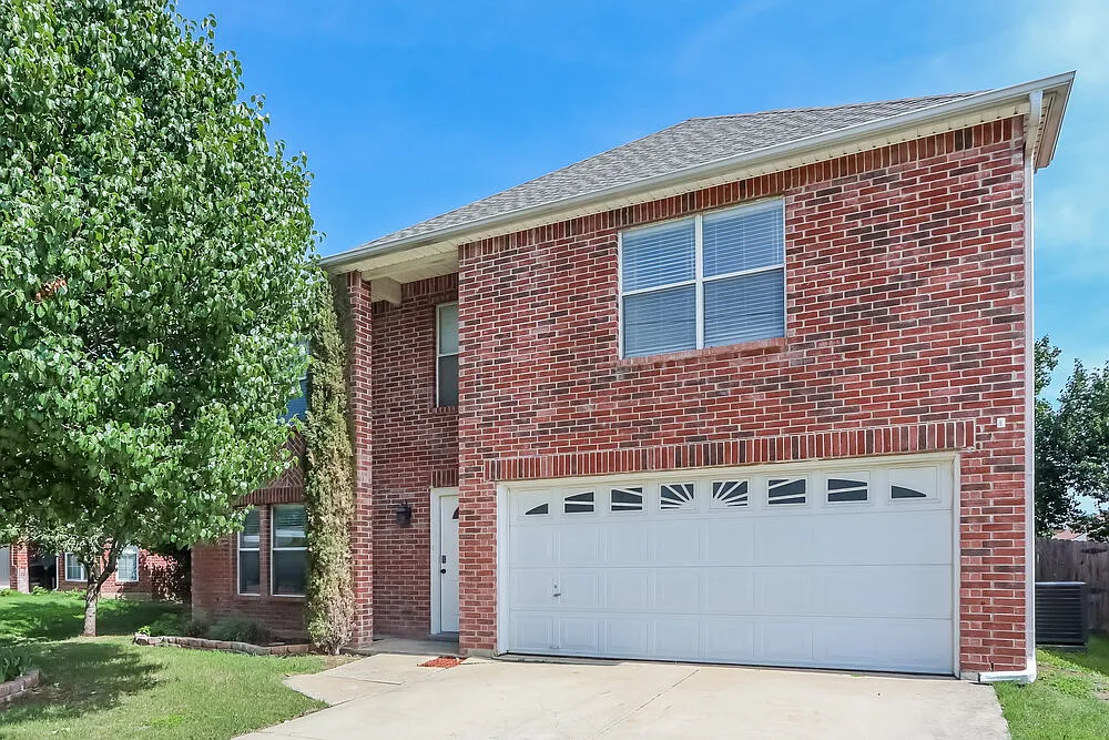 4 bed, 2.0 bath, 3278 sqft, $3,055 — Photo 4