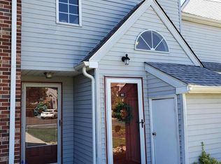 90 Pinewood Dr, Hamilton, NJ 08690