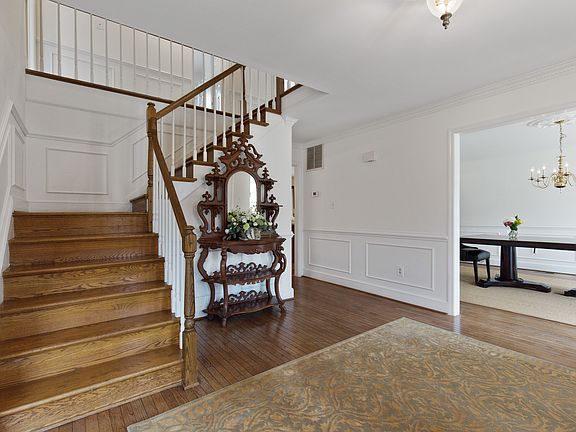 2nd image of 5030 Oatlands Ln