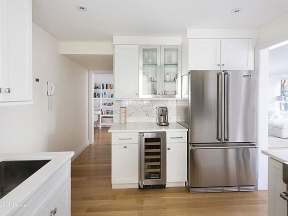 4th image of 200 E 66th St APT D503