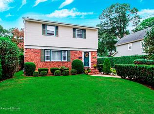 289 E Chester St, Valley Stream, NY 11580