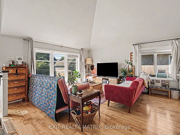 4th image of 59 Laval St
