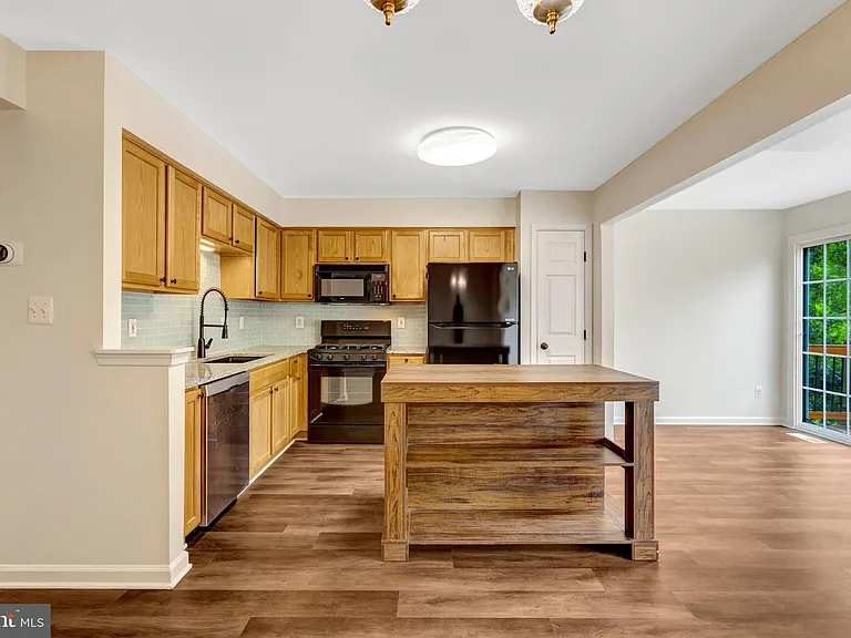 7057 Sauvage Ln — Photo 12