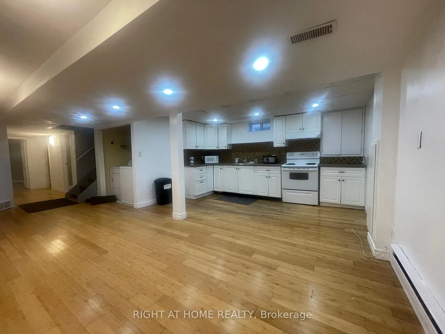 3 bed, $1,900 — Photo 1