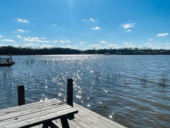 4th image of 158 Lakeshore Dr S