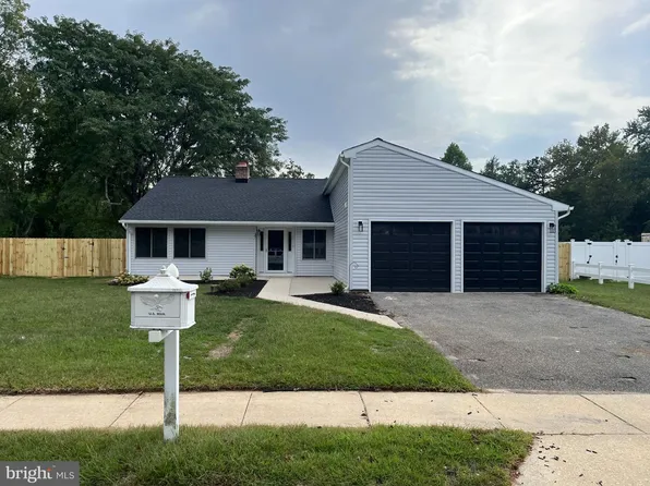 37 Pinewood Ln, Sicklerville, NJ 08081