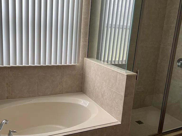 810 Benton Dr — Photo 14