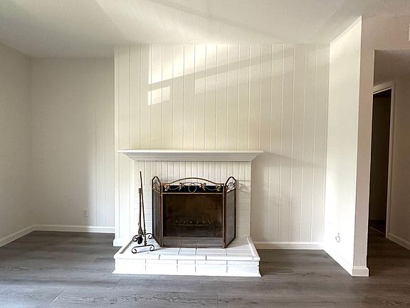 4th image of 921 E Blithedale Ave #A