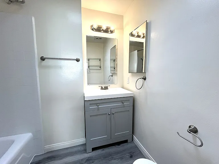 1706 Granville Ave #8 — Photo 19