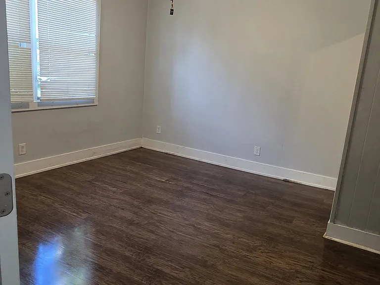 728 Philip St — Photo 13