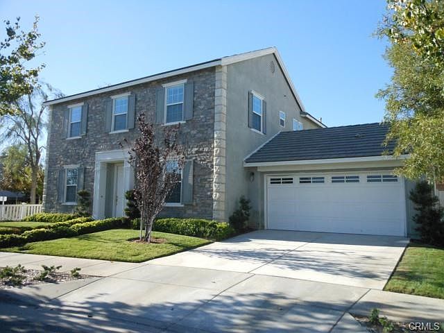 Lots Of Curb Appeal!