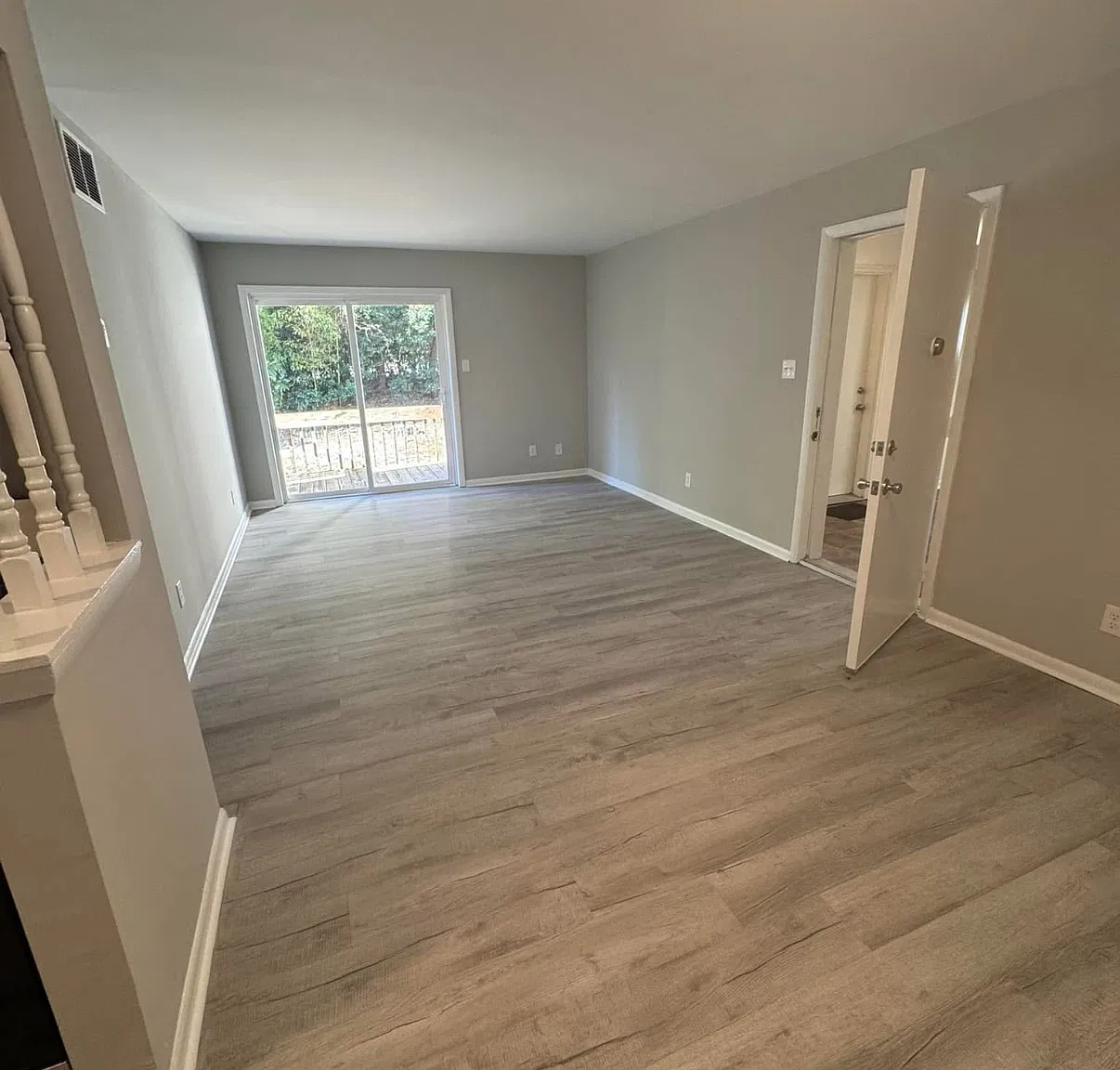 1 bed, 900 sqft, $1,100 — Photo 3